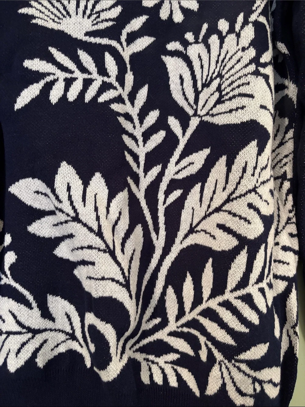 Oxknit Women's navy Sweater with white Floral Jacquard size large - Picture 3 of 6